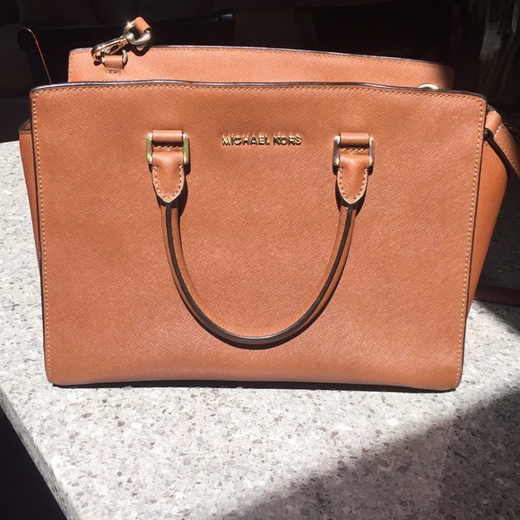 Michael Kors Handbags - Authentic Michael Kors purse